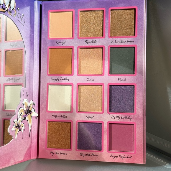Disney Repunzel Eyeshadow Palette 12 colors NEW - Picture 2 of 3